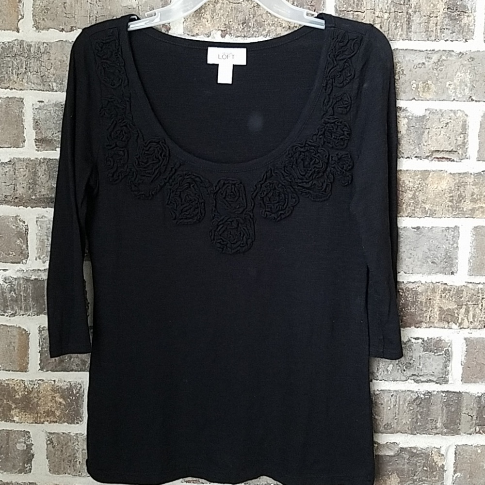 ❤Ann Taylor Loft Flower Feature Top